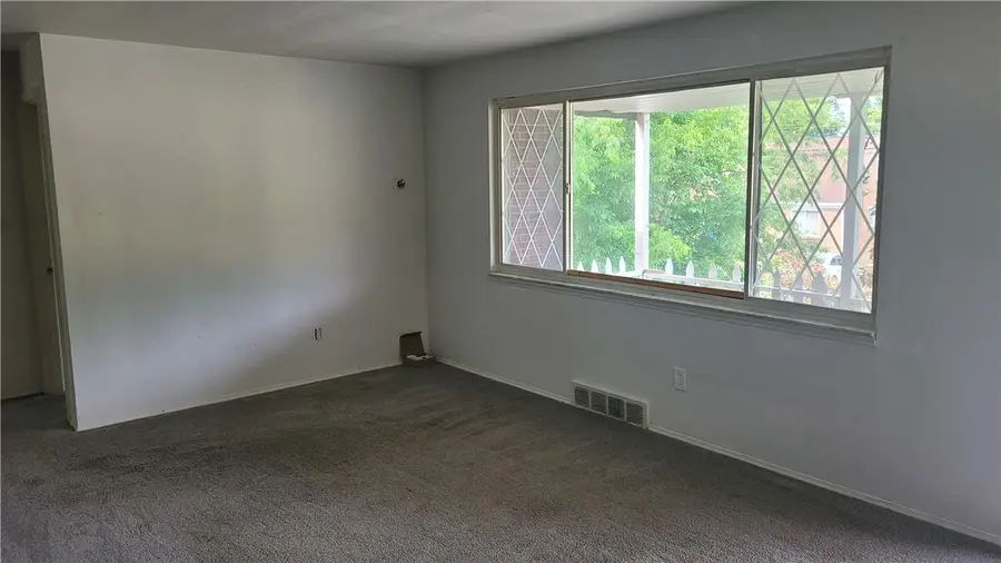 11032 Azalea Dr, Pittsburgh, PA 15235 - #2