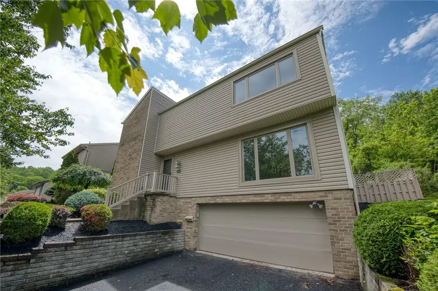 135 Vanderbilt Dr, Pittsburgh, PA 15243 - #2