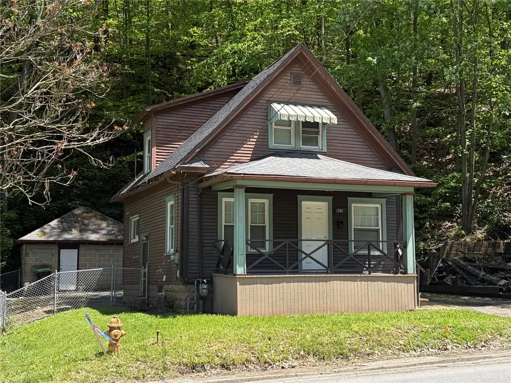 741 15th St, Franklin, PA 16323 - #1
