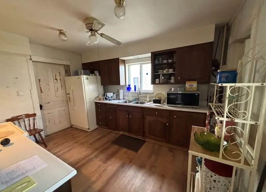 1127 Sycamore St, Connellsville, PA 15425 - #3