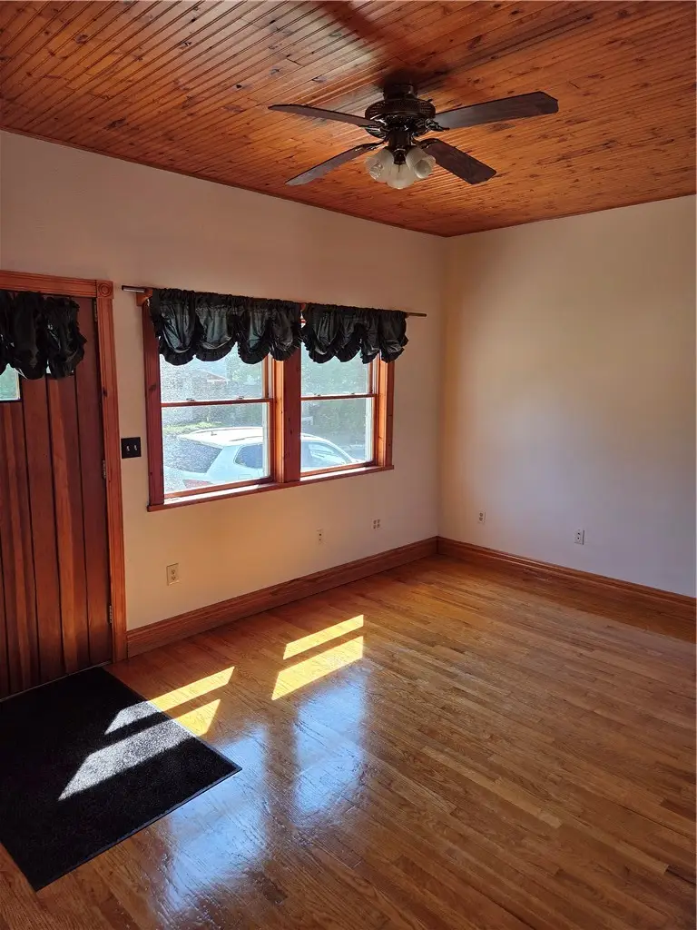 115 Hoeveler St, Springdale, PA 15144 - #2