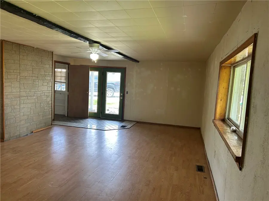 304 Trevor St, Connellsville, PA 15425 - #2