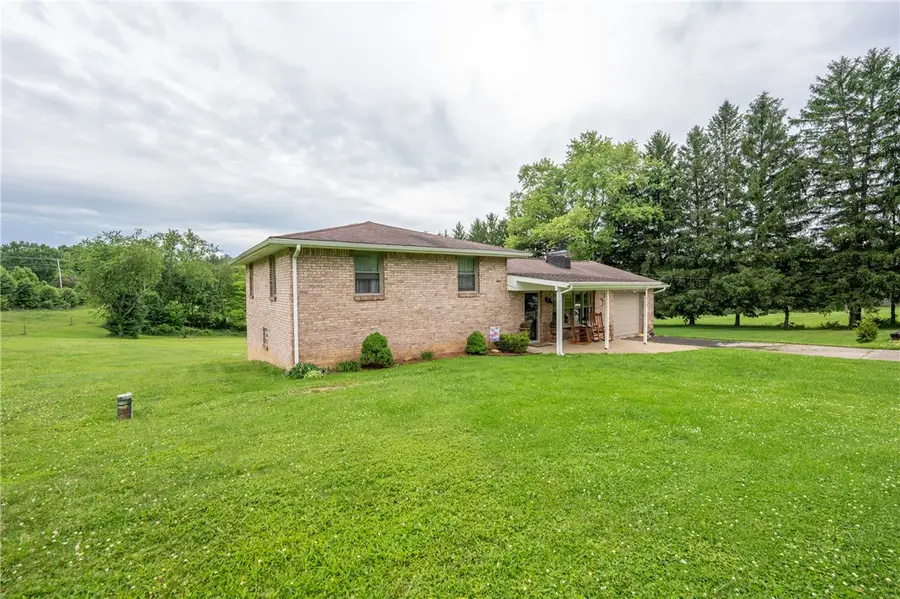 319 White Fence Ln, Latrobe, PA 15650 - #2