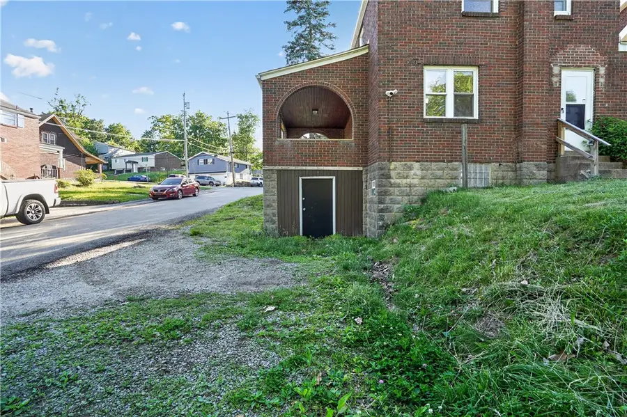 300 Mccutcheon Ln, Pittsburgh, PA 15235 - #2