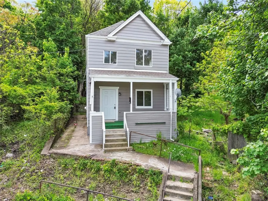 916 Sarah St, Homestead, PA 15120 - #2