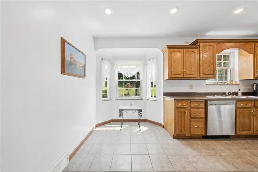 206 Highland Ave, New Kensington, PA 15068 - #3