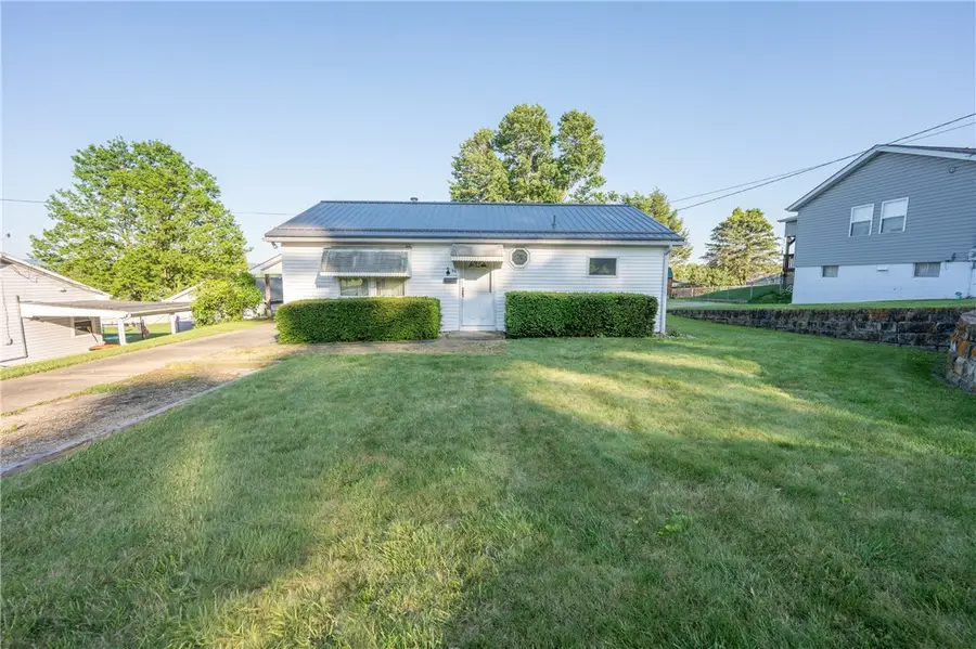 40 Viewmont Dr, Latrobe, PA 15650 - #2