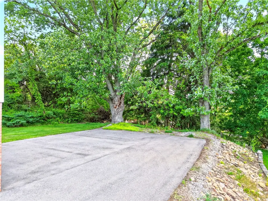 35 Frances Dr, Coraopolis, PA 15108 - #3