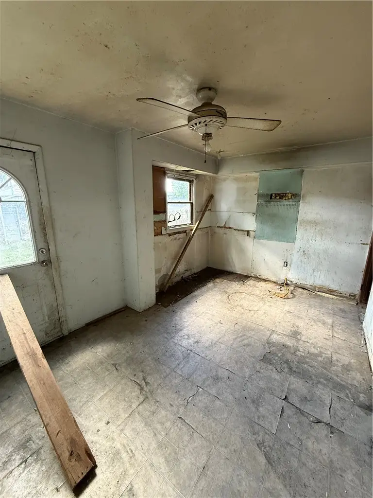 1805 4th Ave, Beaver Falls, PA 15010 - #3