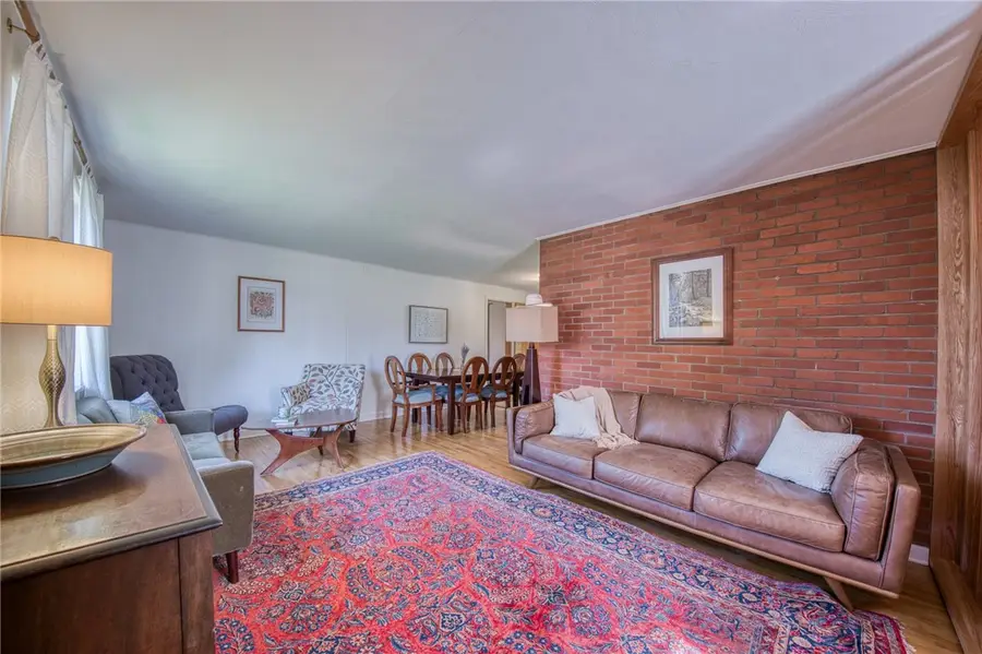 106 Primrose Ave, Glenshaw, PA 15116 - #3
