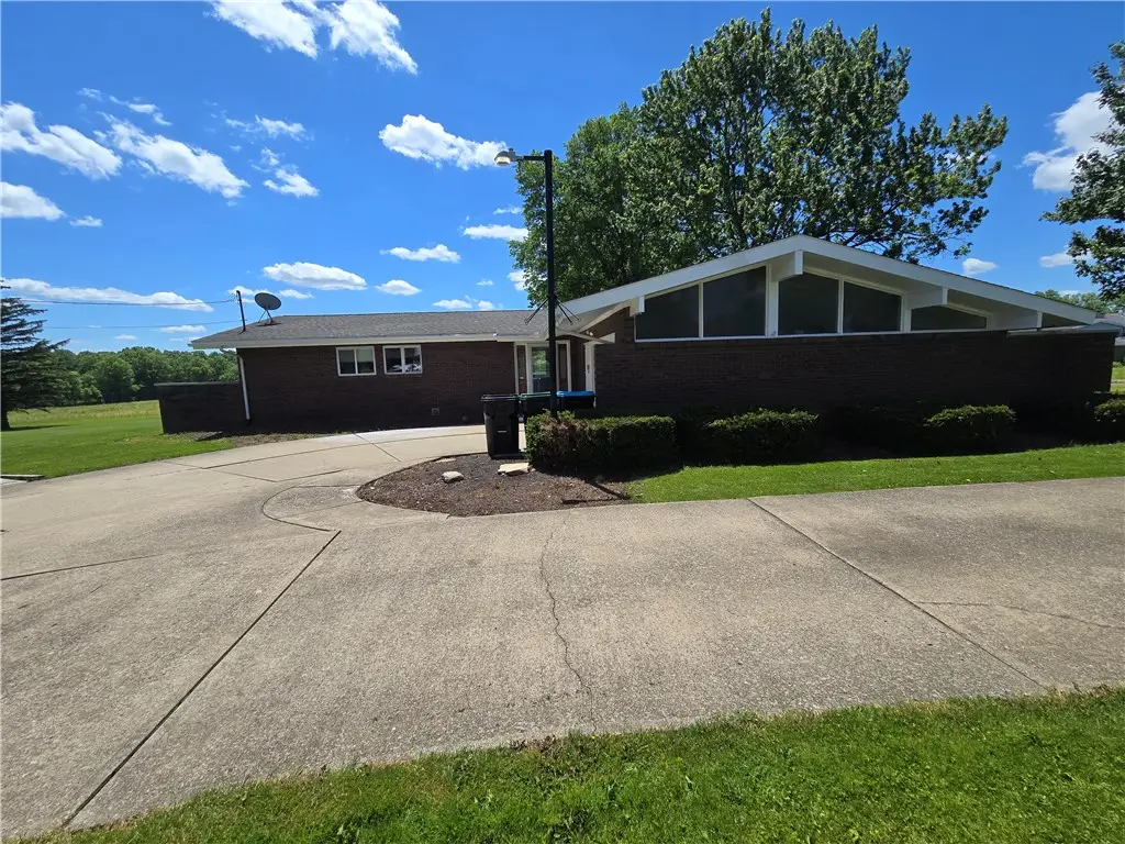 740 S Keel Ridge Rd, Hermitage, PA 16148 - #1