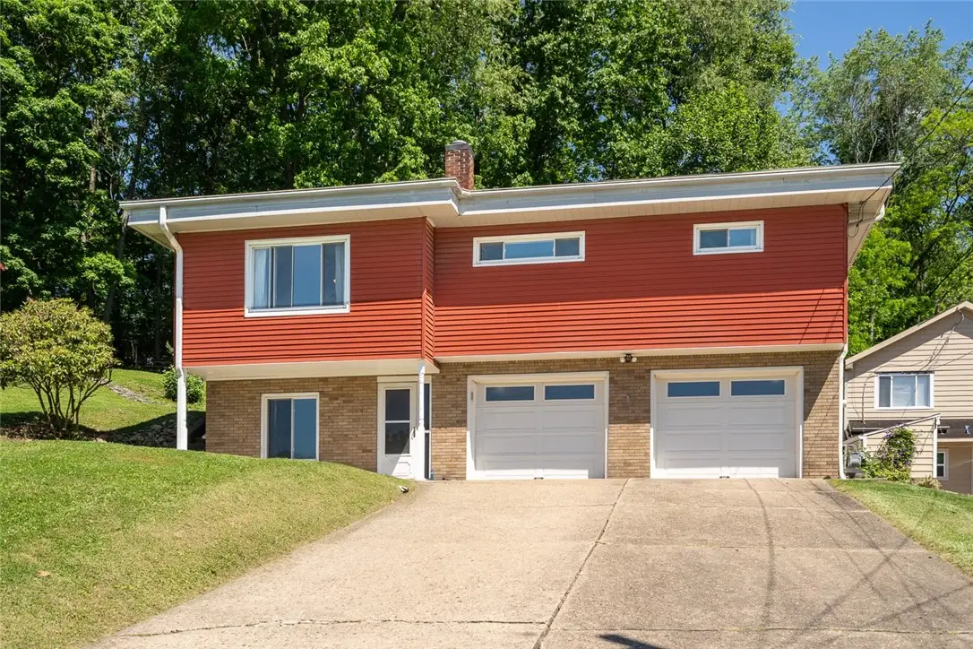 135 Lake Dr, Elizabeth, PA 15037 - #1