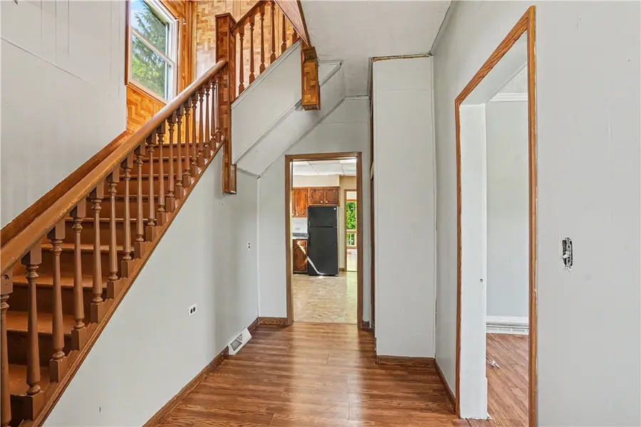 511 Portersville Rd, Ellwood City, PA 16117 - #2