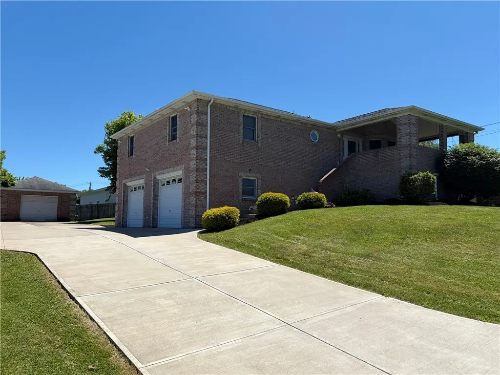 902 Central Dr, New Eagle, PA 15067 - #1