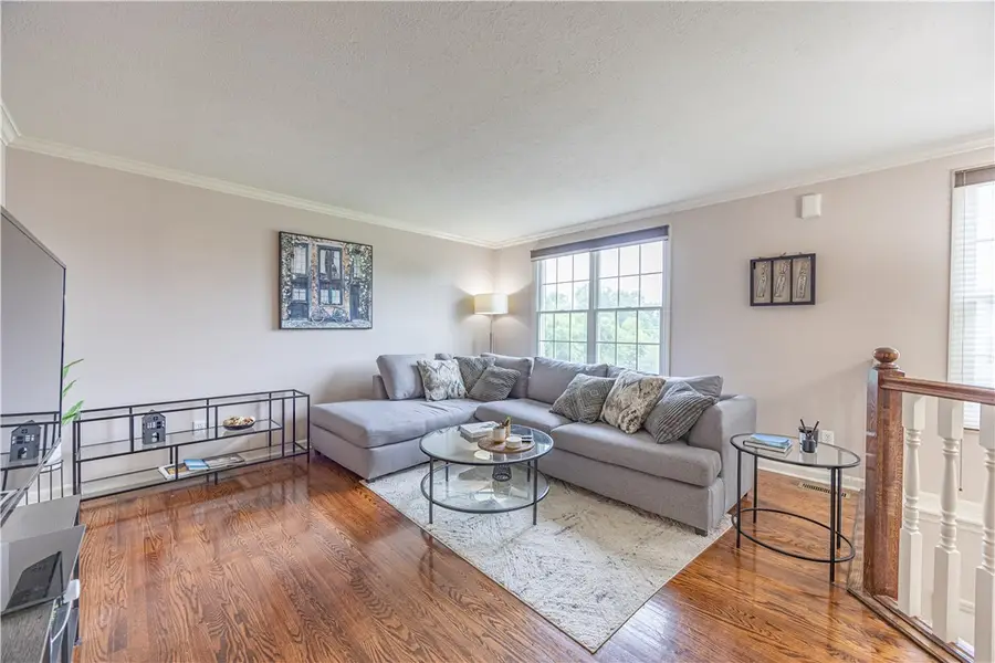 101 Castle View Dr, Kennedy, PA 15136 - #3