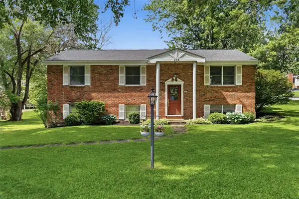 208 Parkwood Circle, Canonsburg, PA 15317