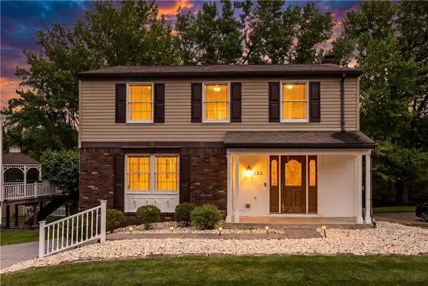 121 Penncrest Drive, White Oak, PA 15131