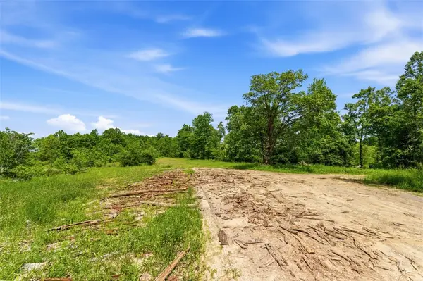 829-871 Perry Highway, Harmony, PA 16037