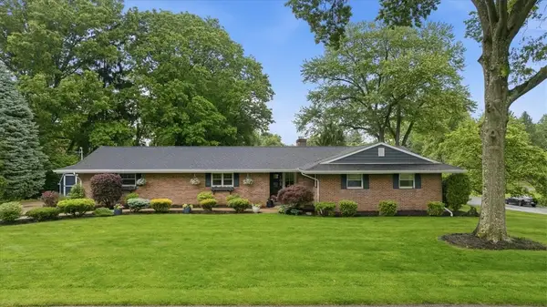 105 Appletree Dr, Beaver, PA 15009