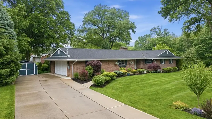105 Appletree Dr, Beaver, PA 15009 - #2