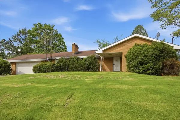 4104 Burnsire Dr, Irwin, PA 15642