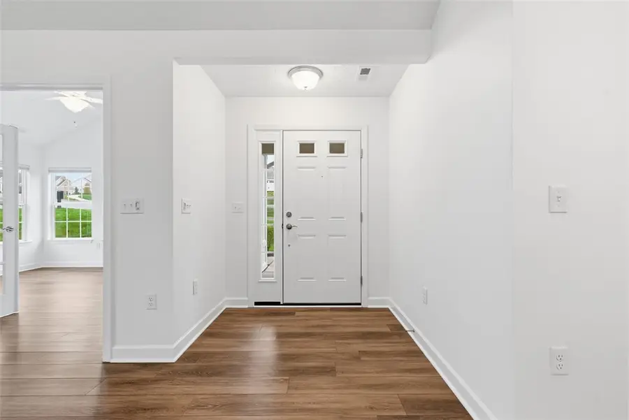 400 Spring Valley Dr, Zelienople, PA 16063 - #3