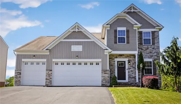 229 W Country Barn Rd, Houston, PA 15342