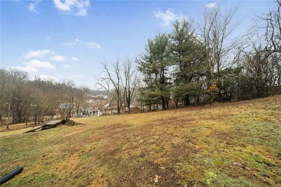 2651 Radebaugh Rd, Jeannette, PA 15644 - #2