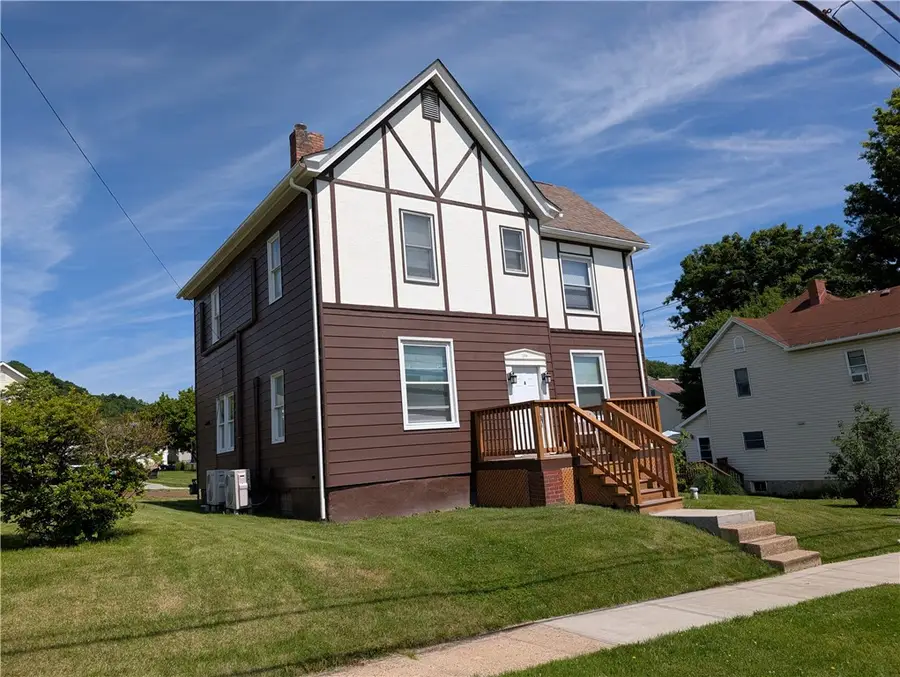109 S 5th St, Youngwood, PA 15697 - #3