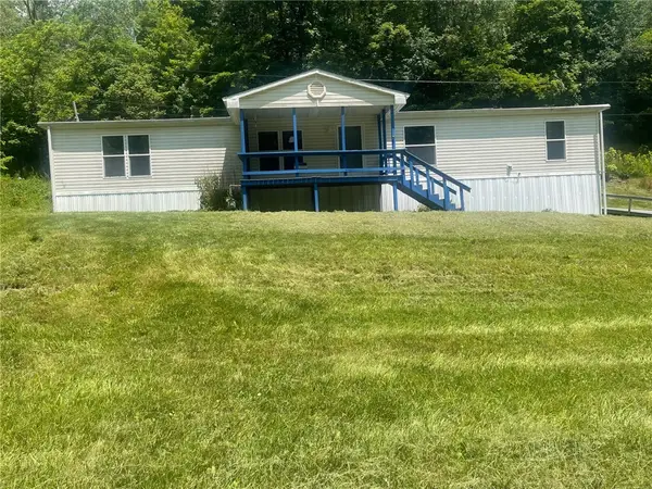 358 Smith Creek Rd, Spraggs, PA 15362