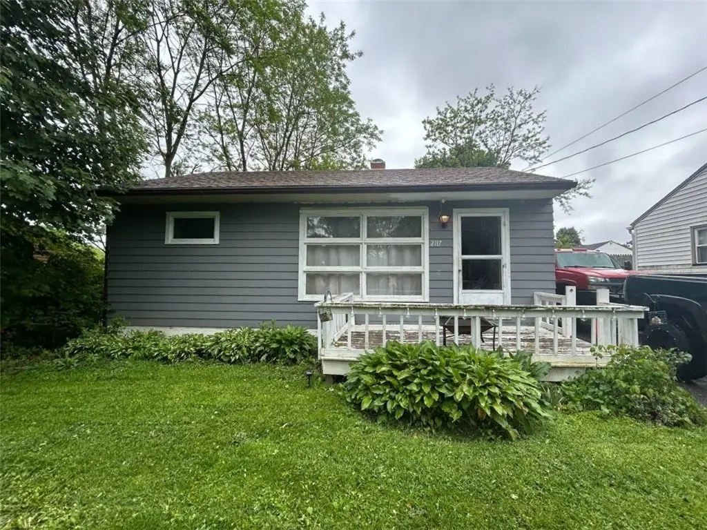 2117 Paul St, Hermitage, PA 16148 - #1