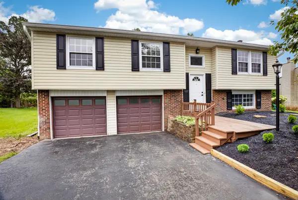 2016 Pembrook Drive, Pittsburgh, PA 15116