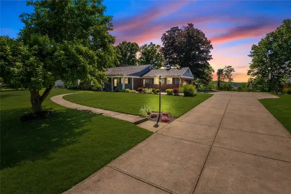 6 Old Farm Rd, Carnegie, PA 15106