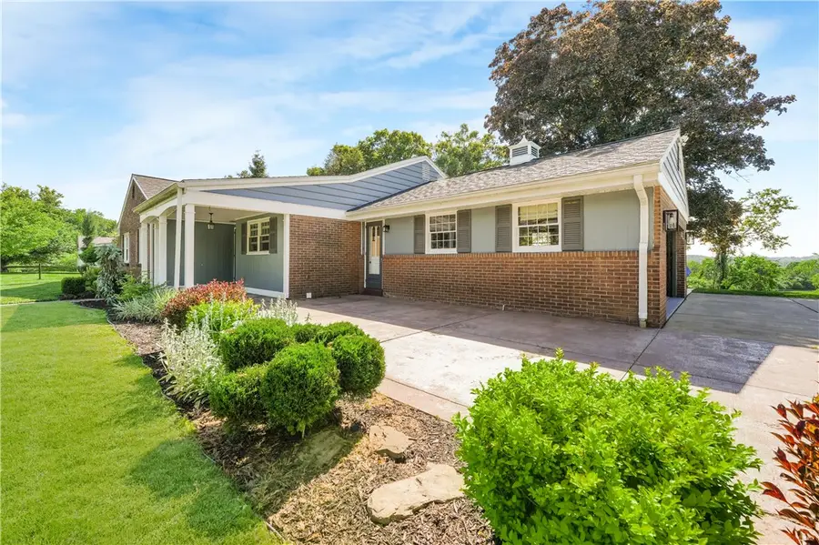 6 Old Farm Rd, Carnegie, PA 15106 - #2