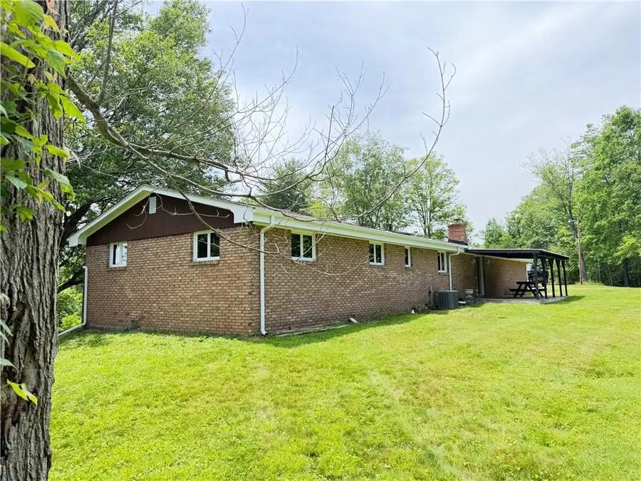 207 Munntown Rd., Eighty Four, PA 15330 - #2