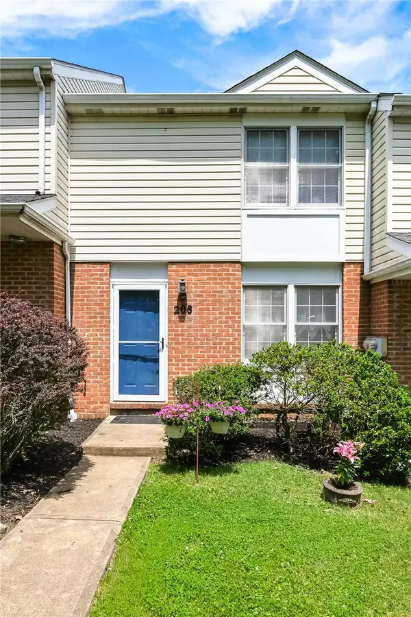 208 Meadowview Dr, Canonsburg, PA 15317