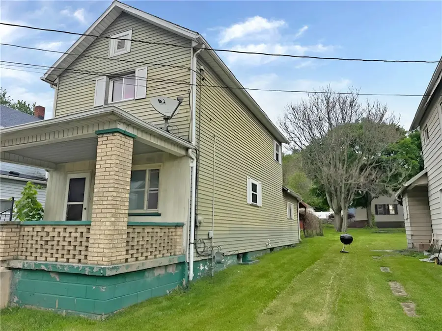 1111 Pollock Ave, New Castle, PA 16101 - #2