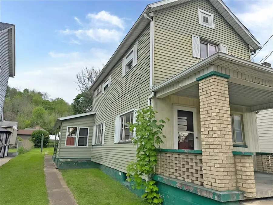1111 Pollock Ave, New Castle, PA 16101 - #3