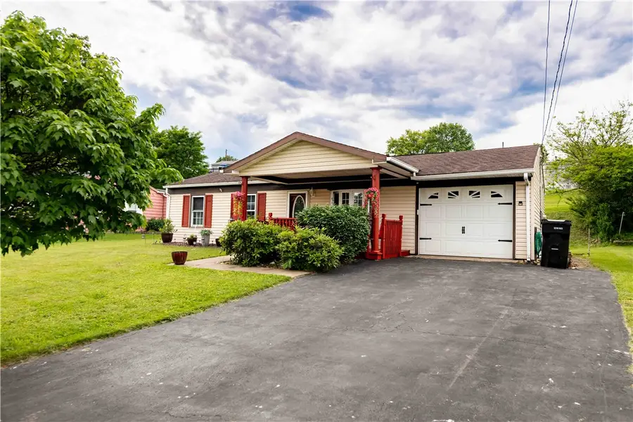 652 Westchester Dr, North Huntingdon, PA 15642 - #2