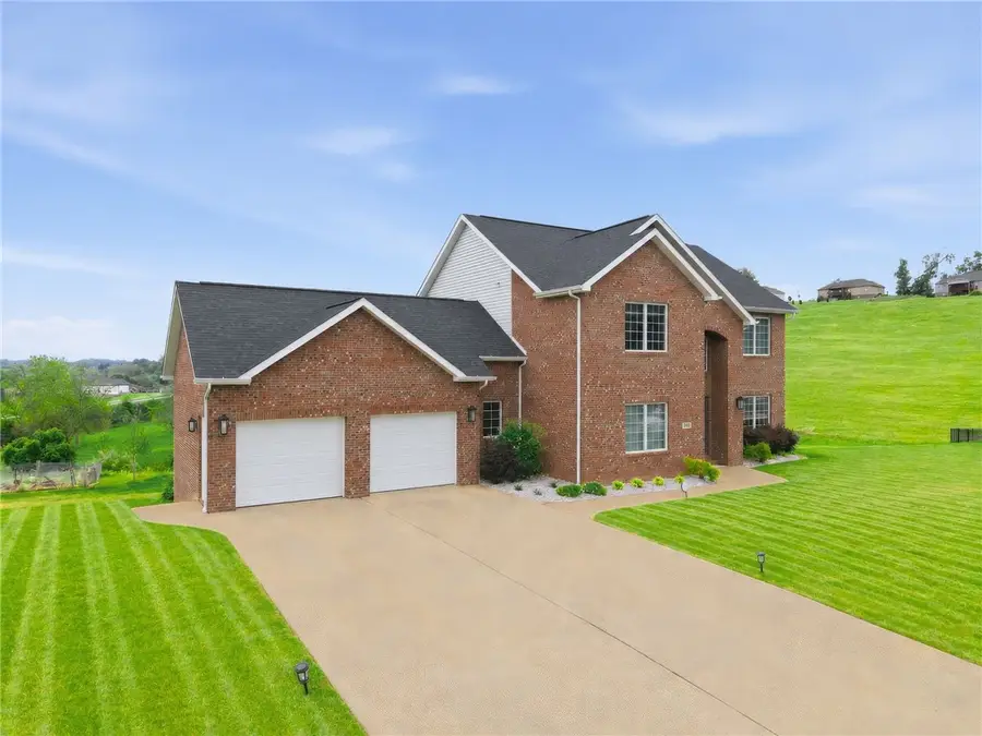 369 Durst Rd, North Huntingdon, PA 15642 - #2