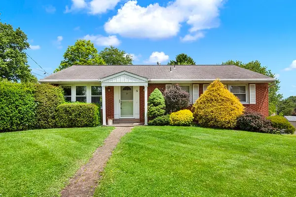 5 Shawnee Dr, Greensburg, PA 15601