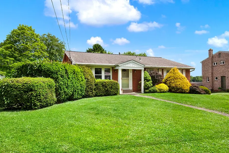 5 Shawnee Dr, Greensburg, PA 15601 - #2