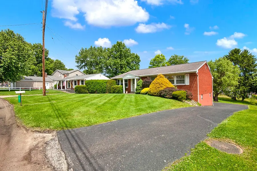 5 Shawnee Dr, Greensburg, PA 15601 - #3