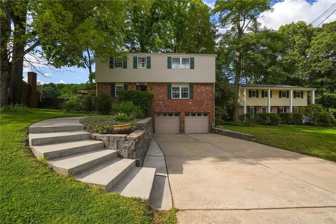 1520 Woodstream Dr, Glenshaw, PA 15116 - #1
