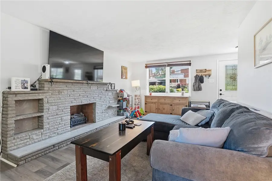 11 E Willock Rd, Pittsburgh, PA 15227 - #2