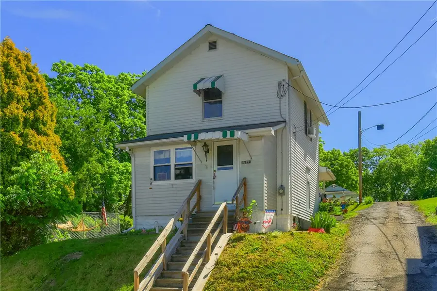 1133 Rosannah St, Ellwood City, PA 16117 - #2