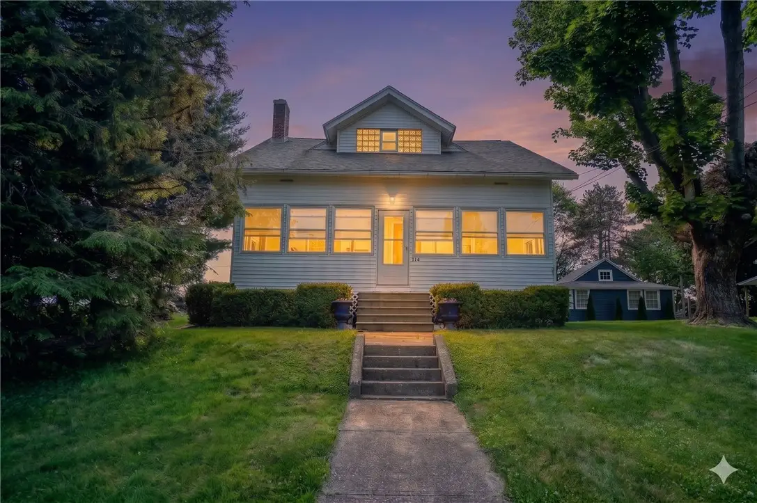 326 Virginia Ave, Ellwood City, PA 16117 - #1