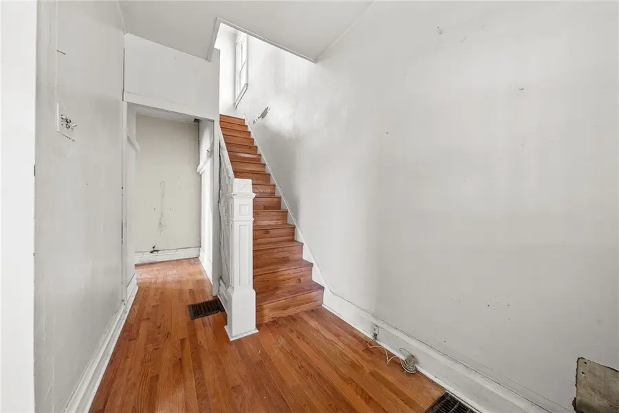 633 3rd St, Verona, PA 15147 - #3