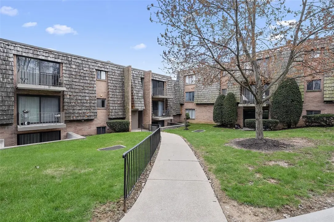 1232 Forest Green Dr, Coraopolis, PA 15108 - #1