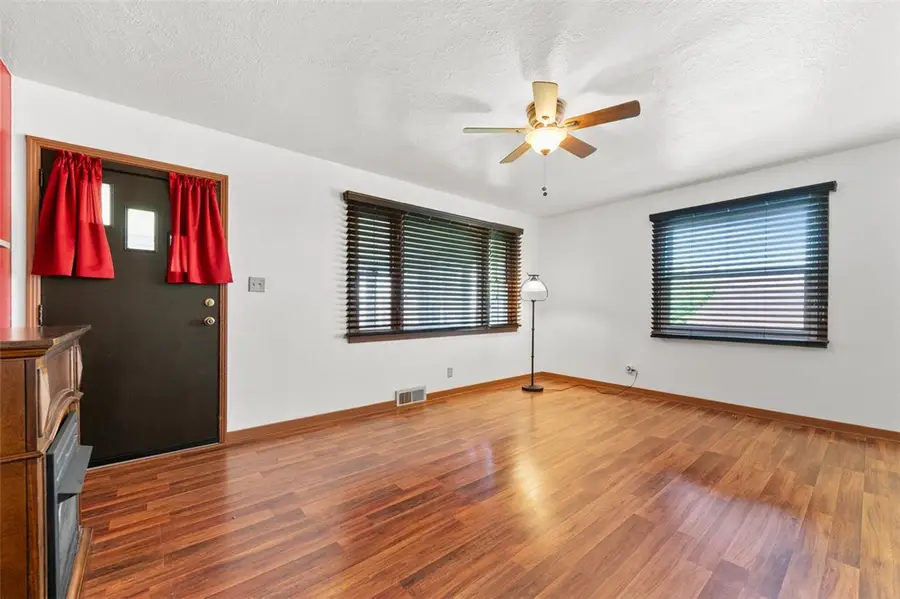 306 1/2 Oakland Ave, Charleroi, PA 15022 - #3